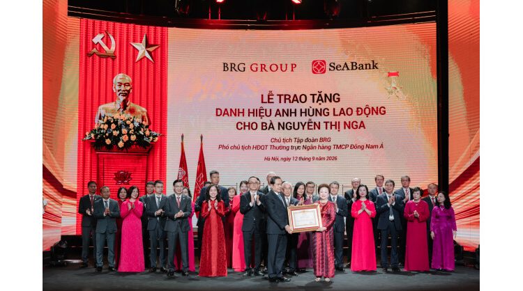 Entrepreneur Nguyen Thi Nga conferred Labor Hero, BRG Group and SeABank awarded First-class Labor Medals